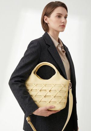 Kassandra, KASSANDRA HANDBAG - Sac à main - yellow