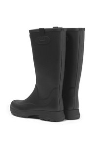 Bottes de pluie en caoutchouc noir, hauteur mi-mollet, surface texturée, talon et semelle renforcés, avec une languette à l'arrière pour un enfilage facile.