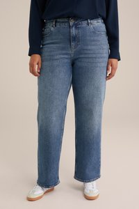 Jeans de mezclilla azul de cintura alta, con un corte holgado, que cuentan con bolsillos frontales, cierre de botón y diseño de pierna recta.
