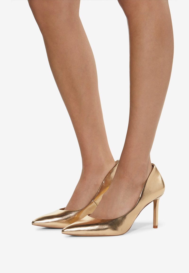 ALDO PILLOW WALK STESSYMID
 - Klassiska pumps - gold