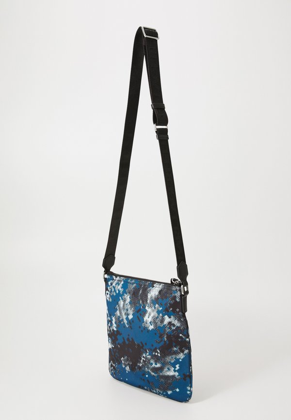 ESSENTIAL - Cross body bag4