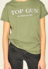 TOP GUN Printtipaita - olive