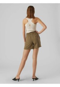Vero Moda CARMEN NOOS              - Short - capers