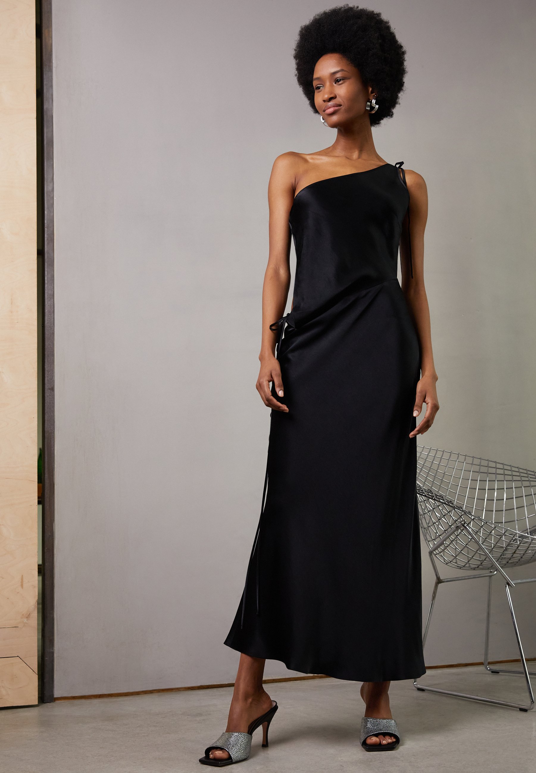 Materiel ONE SHOULDER DRESS - Ballkleid - black/schwarz - Zalando.at