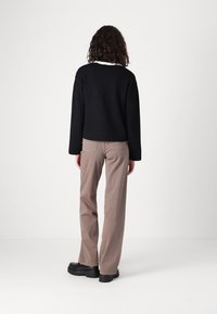 YAS Tall YASJOSIE BOW - Trui - black/white