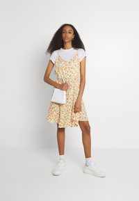 Pieces PCNYA SLIP BUTTON - Vestido camiseiro - buttercream