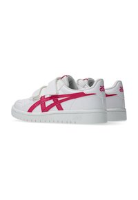 Vita sneakers med rosa accenter, med en slät läderöverdel, kardborreband och en strukturerad gummisula. ASICS-logotyp på hälen.
