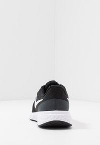 Nike Performance Obuwie do biegania treningowe