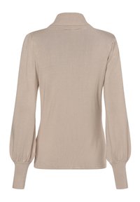 Beige neulepaita, jossa on ribattu kaulus, pitkät puff-hihat ja tasainen pinta. Takana näkyy muotoiltu siluetti ja minimaalinen yksityiskohtaisuus.