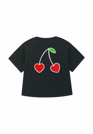 T-shirt nera con ciliegie rosse a forma di cuore e una foglia verde ricamata sul retro, maniche corte e vestibilità comoda.