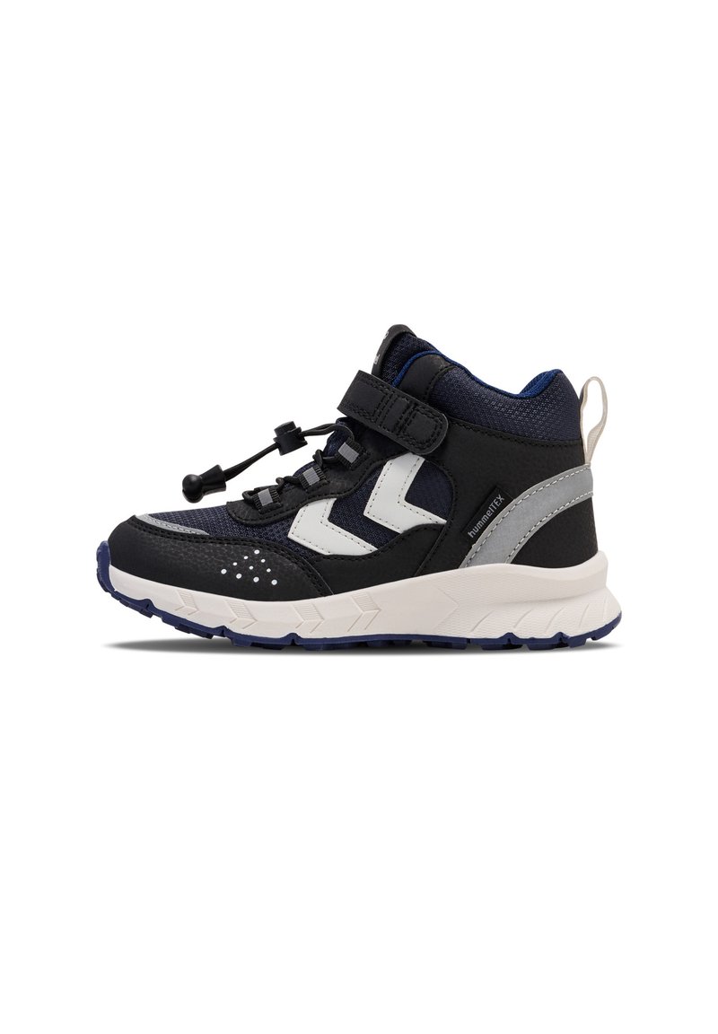 Svarta och marinblå högsneakers med syntetiskt ovandel, elastiska snören, kardborreband, texturerad sula, samt vita och grå accenter.