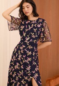 Love & Roses REGULAR FIT - EMBELLISHED FLUTTER SLEEVE MIDI  - Kokteilinė suknelė / vakarėlių suknelė - navy blue