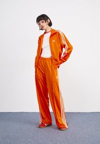 adidas Originals FIREBIRD LOOSE TRACK - Trainingsbroek - orange