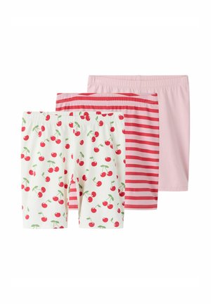 Három pár térdig érő rövidnadrág: fehér piros cseresznyemintával, piros és rózsaszín vízszintes csíkos, valamint egyszínű világos rózsaszín.