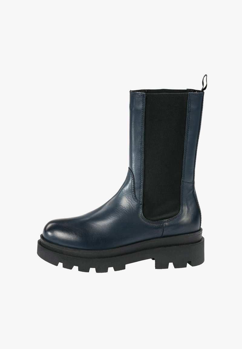 Bottines Chelsea en cuir bleu marine avec des panneaux latéraux élastiques et un tissu noir texturé. Semelle épaisse et robuste noire.