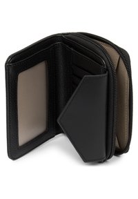 Portefeuille en cuir noir avec fermeture éclair, doté de plusieurs emplacements pour cartes et d'une fenêtre ID transparente. Extérieur texturé avec un intérieur lisse.