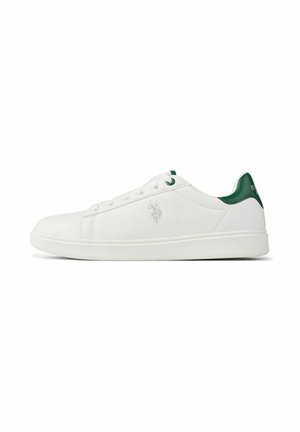 Pantof sport alb de tip low-top cu talpă verde, șireturi albe și sigla în relief cu cal și călăreț pe lateral.