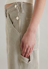 Marc O'Polo DENIM WORK WIDE AUS GESTREIFTEM - Relaxed fit jeans - offwhite