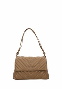 Sac à main en cuir fauve avec un motif matelassé en chevron, une bandoulière réglable et une fermeture à rabat. Comprend un accent logo métallique.