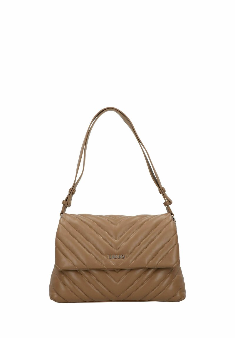 Sac à main en cuir fauve avec un motif matelassé en chevron, une bandoulière réglable et une fermeture à rabat. Comprend un accent logo métallique.