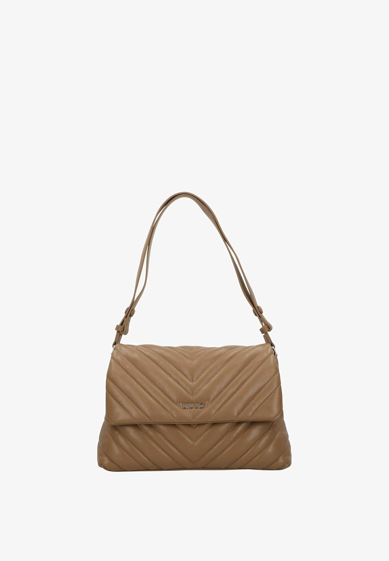 Sac à main en cuir fauve avec un motif matelassé en chevron, une bandoulière réglable et une fermeture à rabat. Comprend un accent logo métallique.