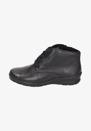 Schwarze Leder-Stiefeletten mit glatter Oberfläche, abgerundeter Zehenform und Schnürdesign, auf einer flexiblen Gummisohle mit niedrigem Profil.