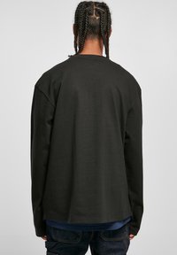 Urban Classics Men's Regular Stripe LS T-Shirt, White/Black, S