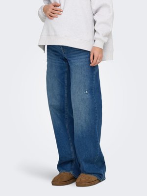 ONLY MATERNITY MIT WEITEM BEIN BLUSH WEITER BEINSCHNITT  - Jeans Relaxed Fit - medium blue denim