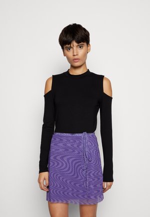 HIGH NECK BODY WITH LONG SLEEVES AND CUT OUT SHOULDER - Maglietta a manica lunga - black