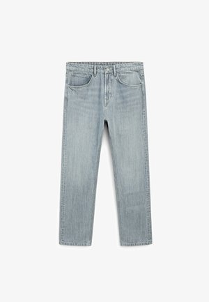 Helle blaue Jeans aus Denim mit geradem Schnitt, fünf Taschen und sichtbarem Knopf- und Reißverschluss. Glatte Textur mit leichtem Verblassen.