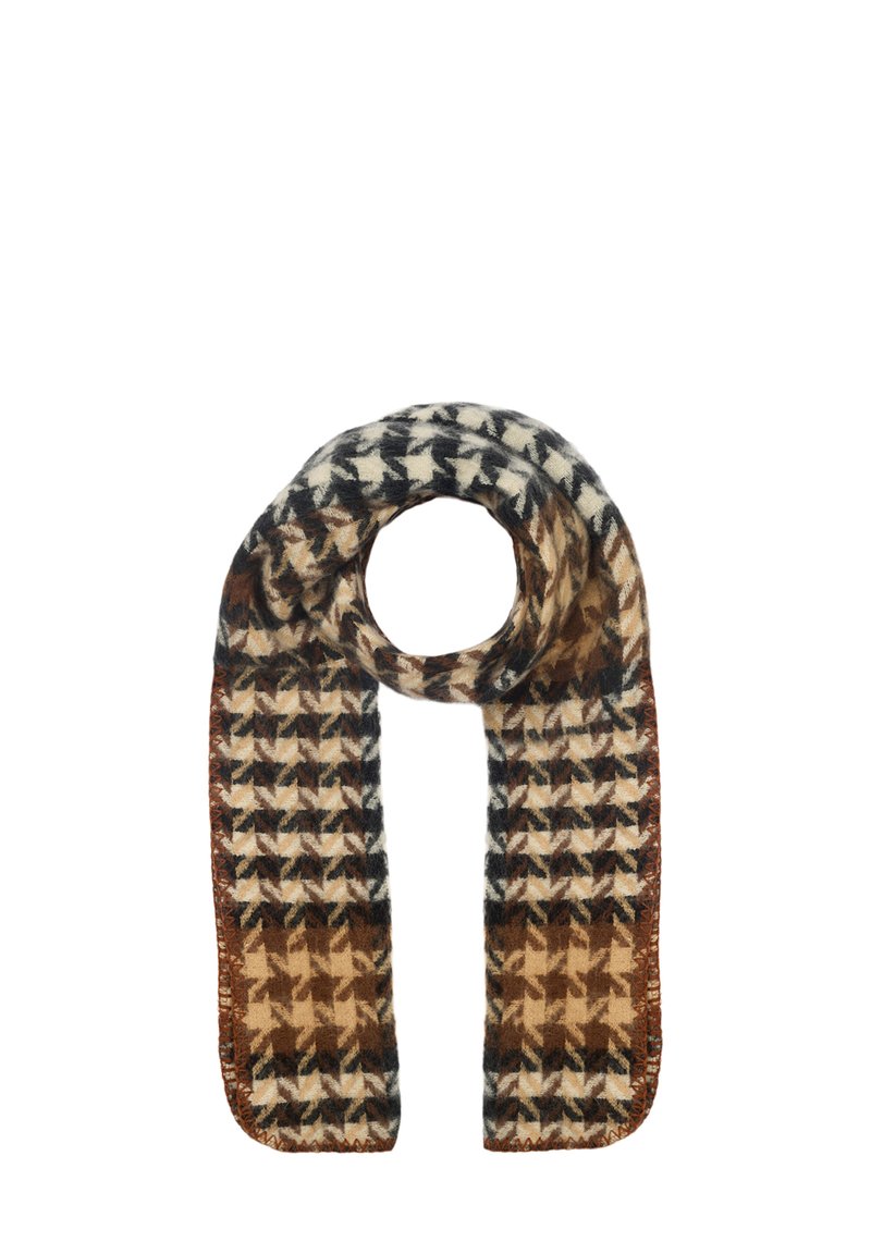 Pletená šála s hnědým, černým a béžovým vzorem pepř a sůl, zobrazená smyčkou s visícími konci na bílém pozadí.