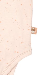 Helles Pinkes Bodysuit mit orangefarbigen Sprenkeln, aus geripptem Stoff gefertigt. Verfügt über ein Etikett mit einem Cartoon-Tiergesicht.