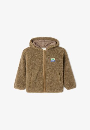 Brun fuzzy zip-up hættejakke med forreste lommer og et lille rektangulært mærke på brystet, der står "AMV Super Vintage."