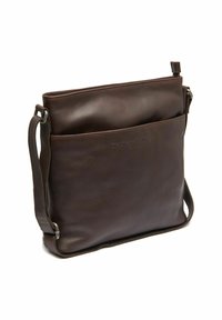 Borsa a spalla in pelle marrone scuro con tracolla regolabile e tasca anteriore, impressa con il nome del marchio.