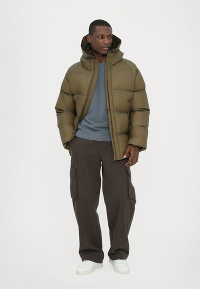 CLOSED PUFFER JACKET - Winter jacket - marsh green