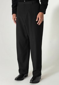 Next REGULAR FIT - Pantaloni de costum - black