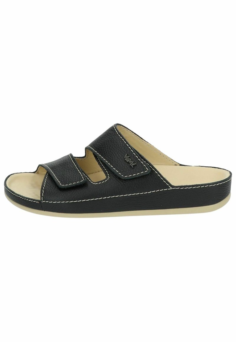 Sort slidesandal lavet af tekstureret læder, med to justerbare velcro-stropper, en polstret sål og en cremfarget ydersål.