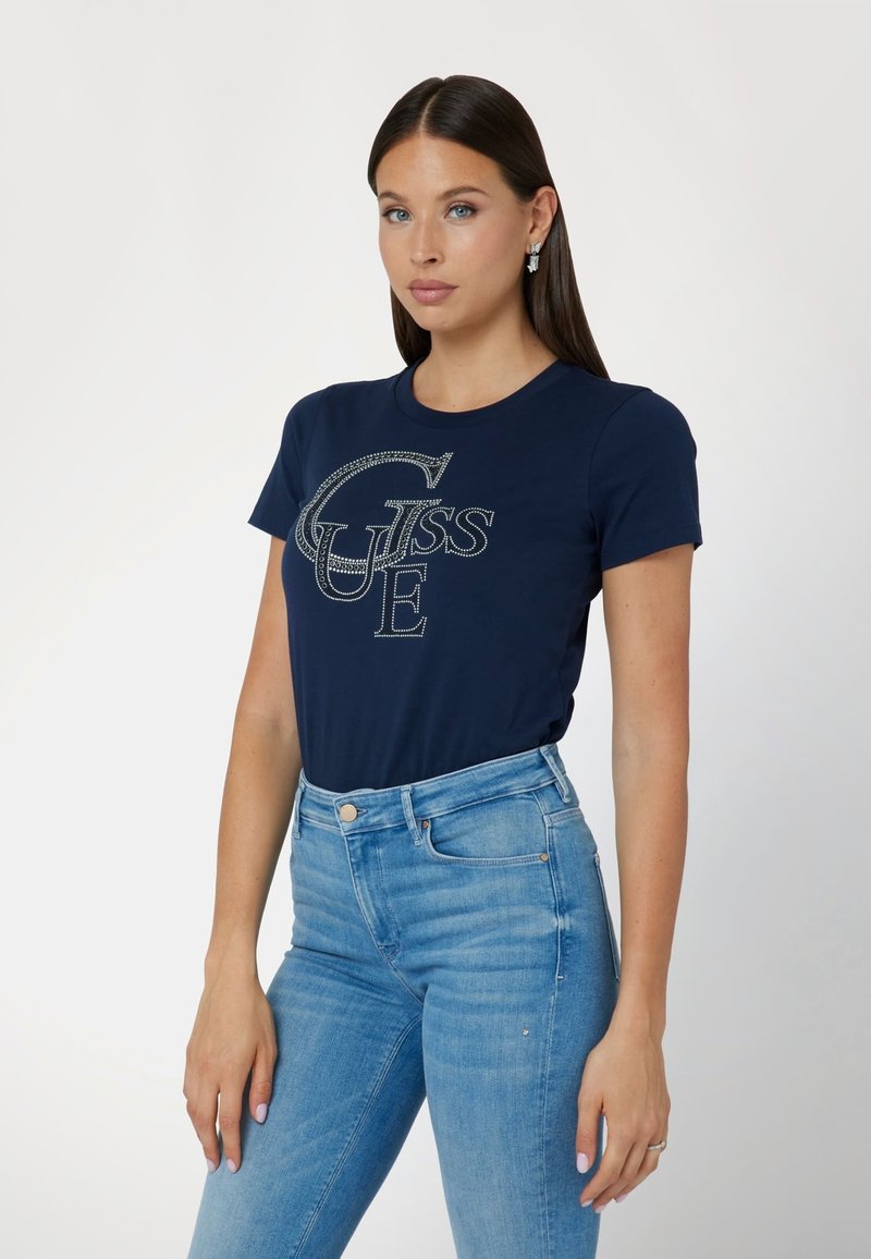 Guess STUDDED - T-shirt con stampa - blau