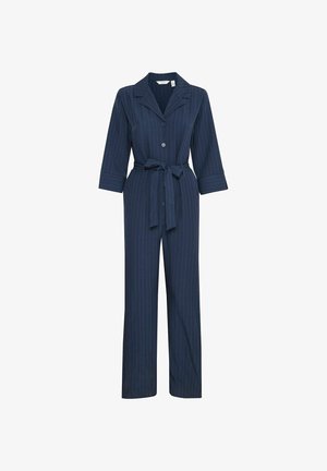 Mornarsko modra kombinezona s črtastim vzorcem, dolgimi rokavi, gumbi spredaj in pasom. Narejena iz lahkega materiala z gladko teksturo.