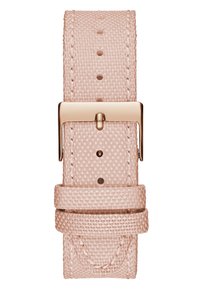 Correa de reloj de textil tejido en rosa claro con hebilla de metal dorado, que presenta múltiples agujeros de ajuste y un detalle de extremo doblado.