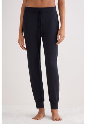 Pantalones de chándal negros con cintura con cordón, piernas ajustadas y puños de canalé, confeccionados en una tela suave y ligera.
