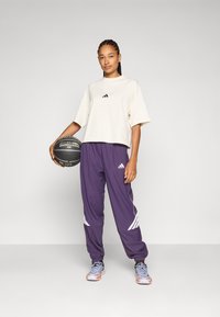 adidas Performance CRAZYLITE ciemnoliliowy