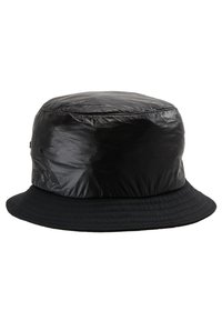 Pălărie de tip bucket neagră, cu un material superior strălucitor și texturat și o margine mată, texturată. Are o formă circulară și un material durabil.