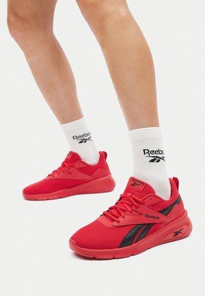 Czerwone buty sportowe z siateczkową cholewką, syntetycznymi akcentami i czarnym paskiem. Posiadają wyściełany kołnierz oraz logo Reebok na języku.