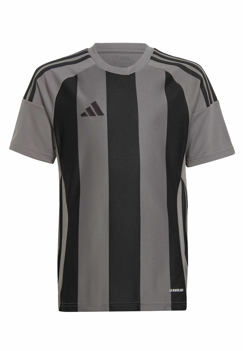 Grijs en zwart gestreept sportshirt, korte mouwen, ronde hals, gemaakt van ademend materiaal, met Adidas-logo en AeroReady-detail.