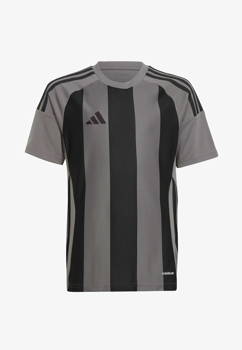 Grijs en zwart gestreept sportshirt, korte mouwen, ronde hals, gemaakt van ademend materiaal, met Adidas-logo en AeroReady-detail.