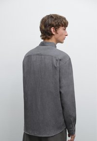Massimo Dutti REGULAR FIT FLOWING GARMENT - Overhemd - grey