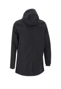 Giacca nera impermeabile con cappuccio, dotata di maniche lunghe, taglio dritto e tasche laterali. Tessuto liscio senza motivi visibili.