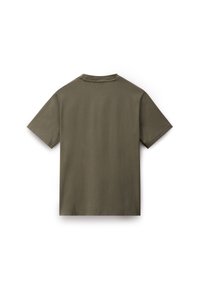 Oliven grøn t-shirt i bomuld med korte ærmer, rund halsudskæring og en glat tekstur. Bagsiden har et enkelt, ensfarvet design.