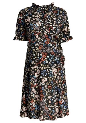 Robe portefeuille noire à manches courtes, bords à volants, et motif floral multicolore en rouge, bleu, blanc et beige.